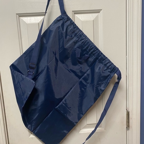 NEW Skechers Sling Bag Backpack
Blue White Writing
Will ship same business day - Picture 3 of 4